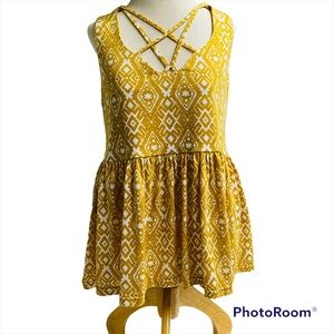 THML Criss cross printed sleeveless tank w/ crisscross v-neckline flounce hem M